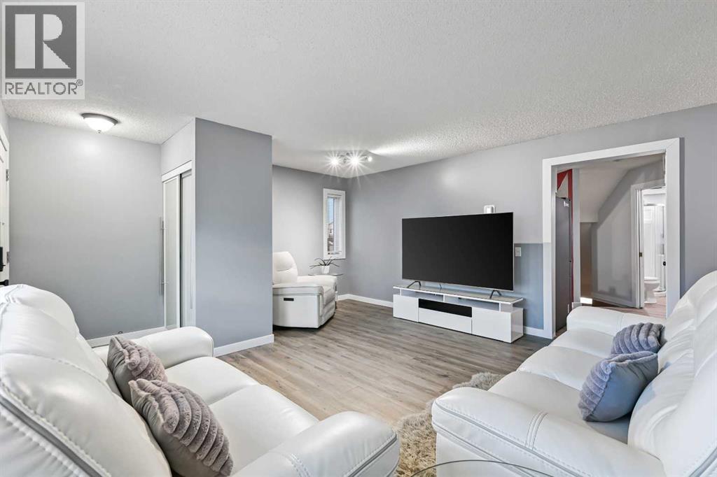 30 River Rock Way Se, Calgary, Alberta  T2C 4G9 - Photo 4 - A2267271