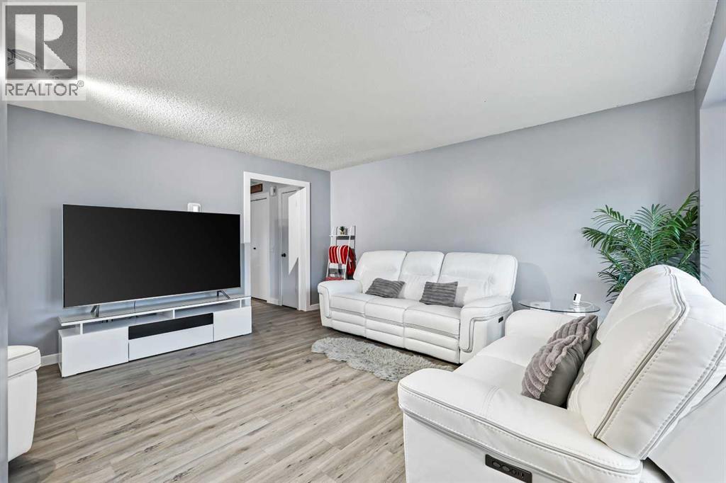 30 River Rock Way Se, Calgary, Alberta  T2C 4G9 - Photo 2 - A2267271