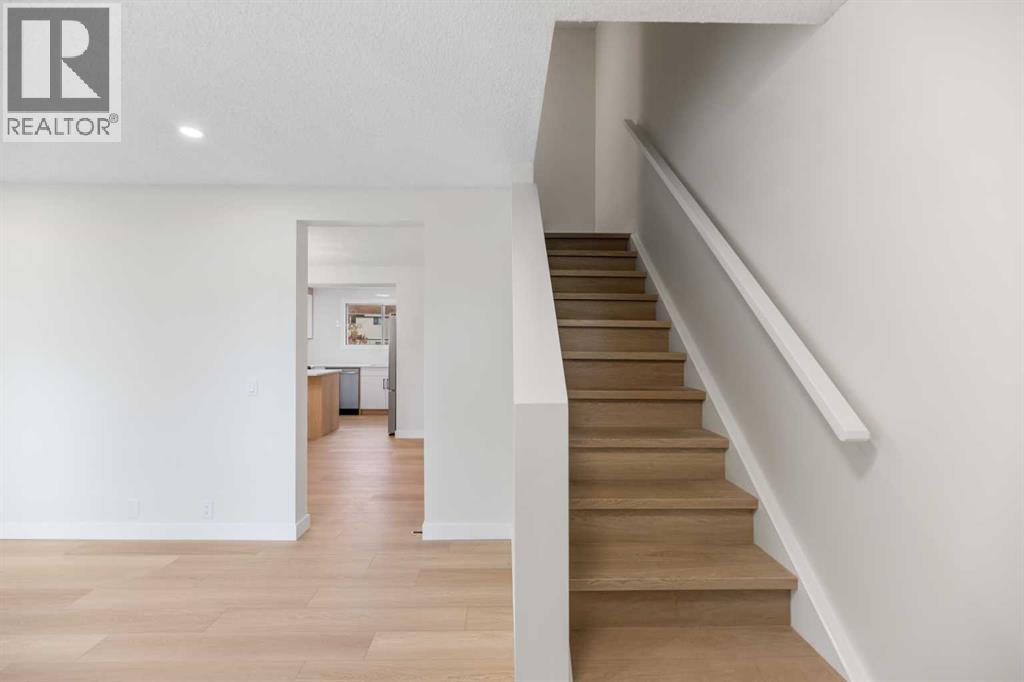 14 Woodhill Road Sw, Calgary, Alberta  T2W 3P2 - Photo 4 - A2269834