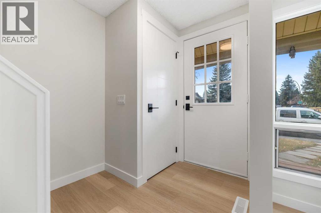 14 Woodhill Road Sw, Calgary, Alberta  T2W 3P2 - Photo 3 - A2269834