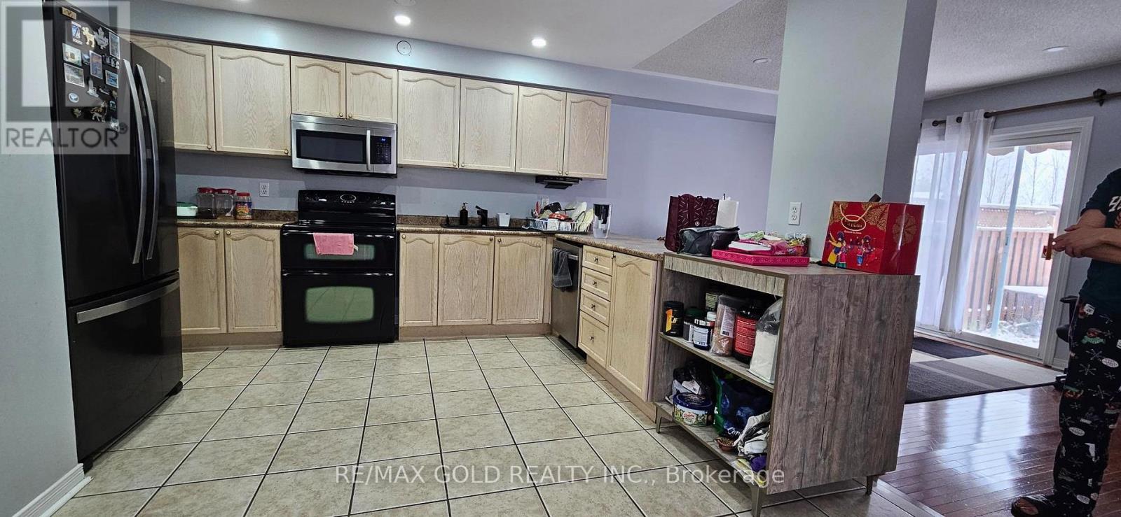 69 Milkweed Crescent, Brampton, Ontario  L7A 2G5 - Photo 6 - W12519974