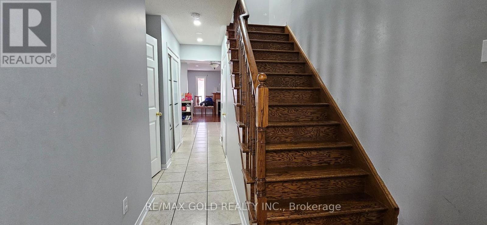 69 Milkweed Crescent, Brampton, Ontario  L7A 2G5 - Photo 3 - W12519974