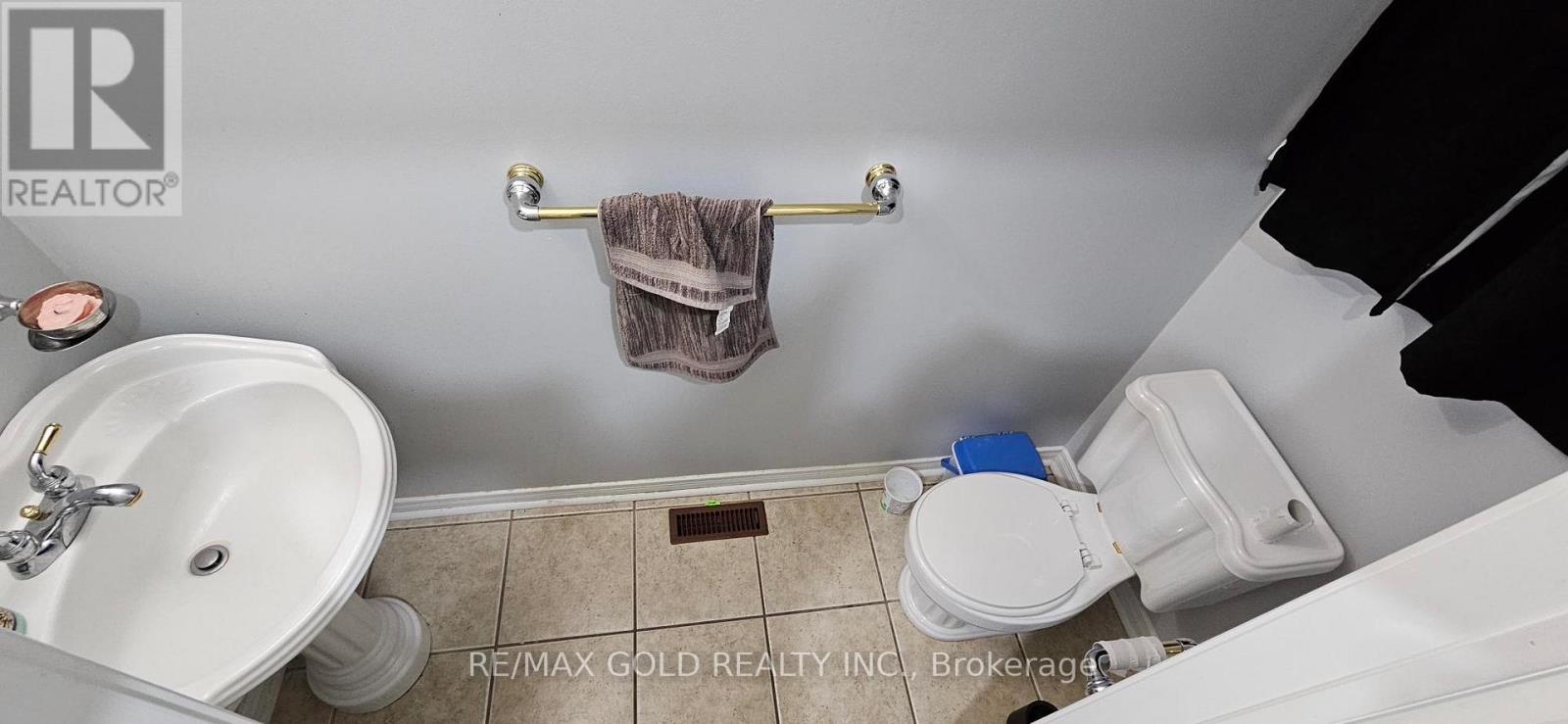 69 Milkweed Crescent, Brampton, Ontario  L7A 2G5 - Photo 4 - W12519974