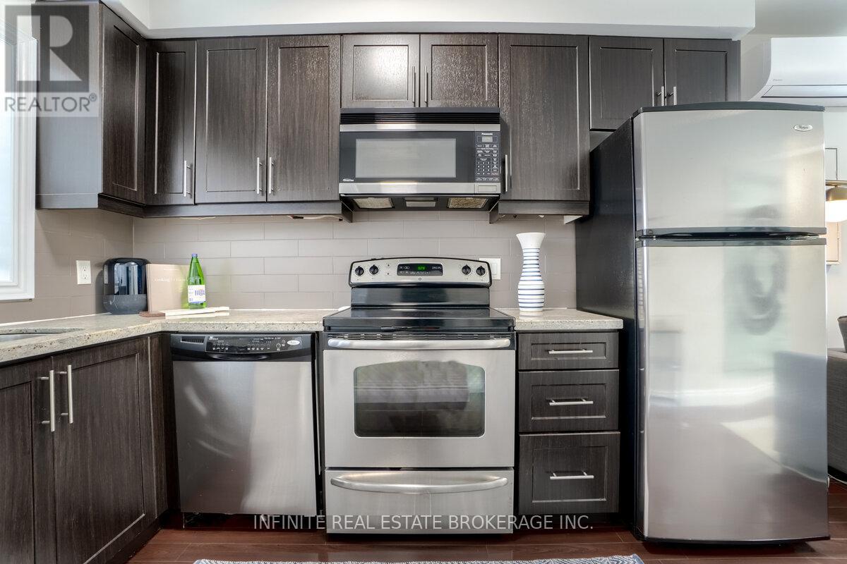 655 Coxwell Avenue, Toronto, Ontario  M4C 3B8 - Photo 3 - E12531450