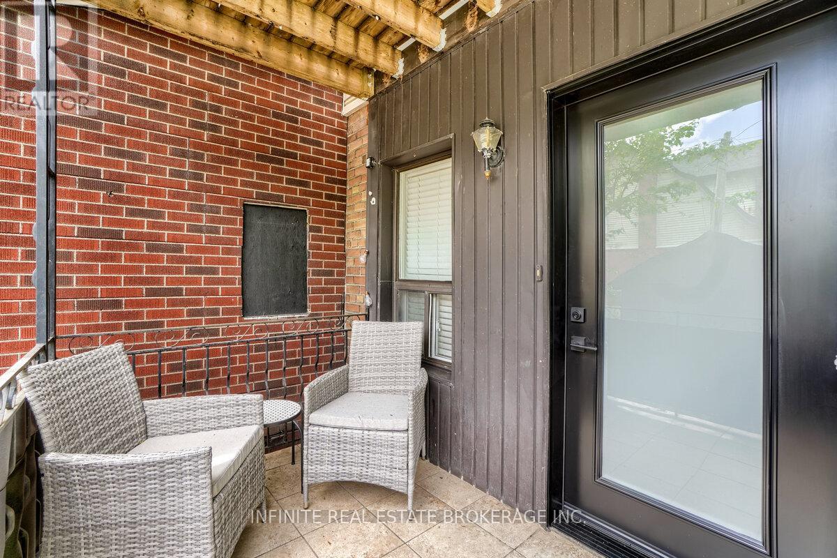 655 Coxwell Avenue, Toronto, Ontario  M4C 3B8 - Photo 8 - E12531450