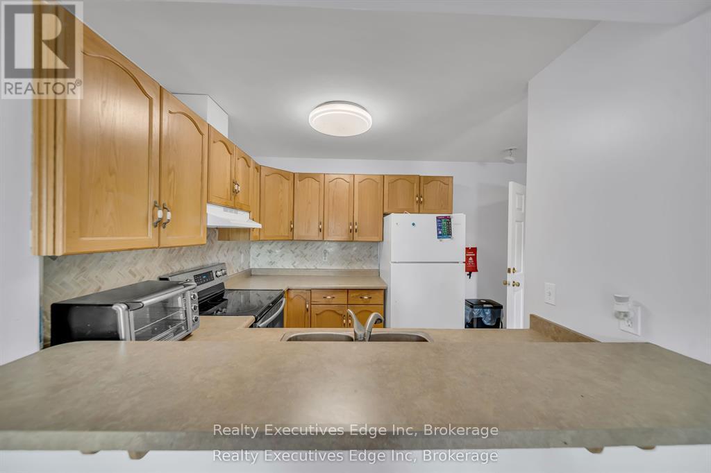 5 - 142 York Road, Guelph, Ontario N1E 3E9 - Photo 4 - X12531460