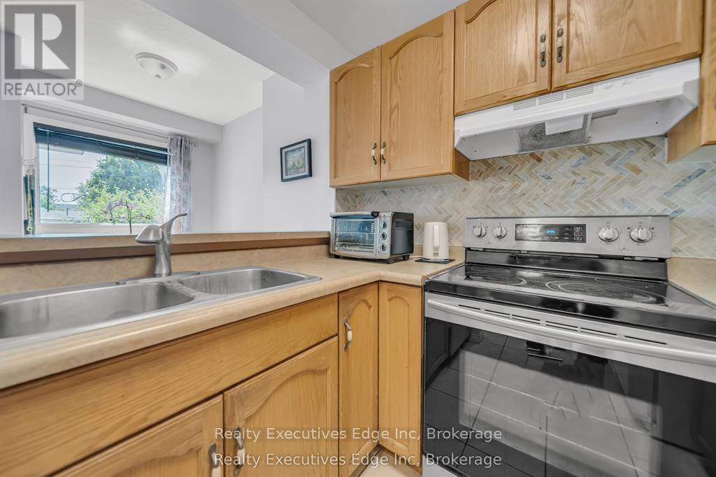 5 - 142 York Road, Guelph, Ontario N1E 3E9 - Photo 6 - X12531460