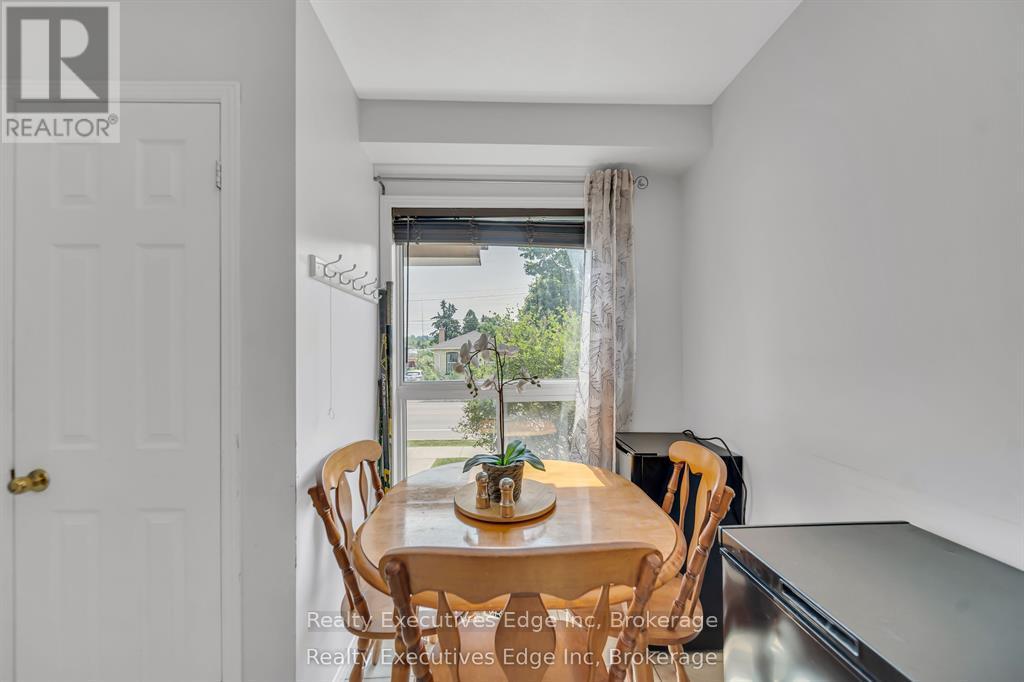 5 - 142 York Road, Guelph, Ontario N1E 3E9 - Photo 8 - X12531460