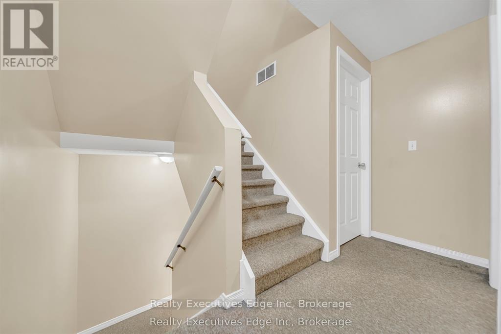 5 - 142 York Road, Guelph, Ontario N1E 3E9 - Photo 9 - X12531460