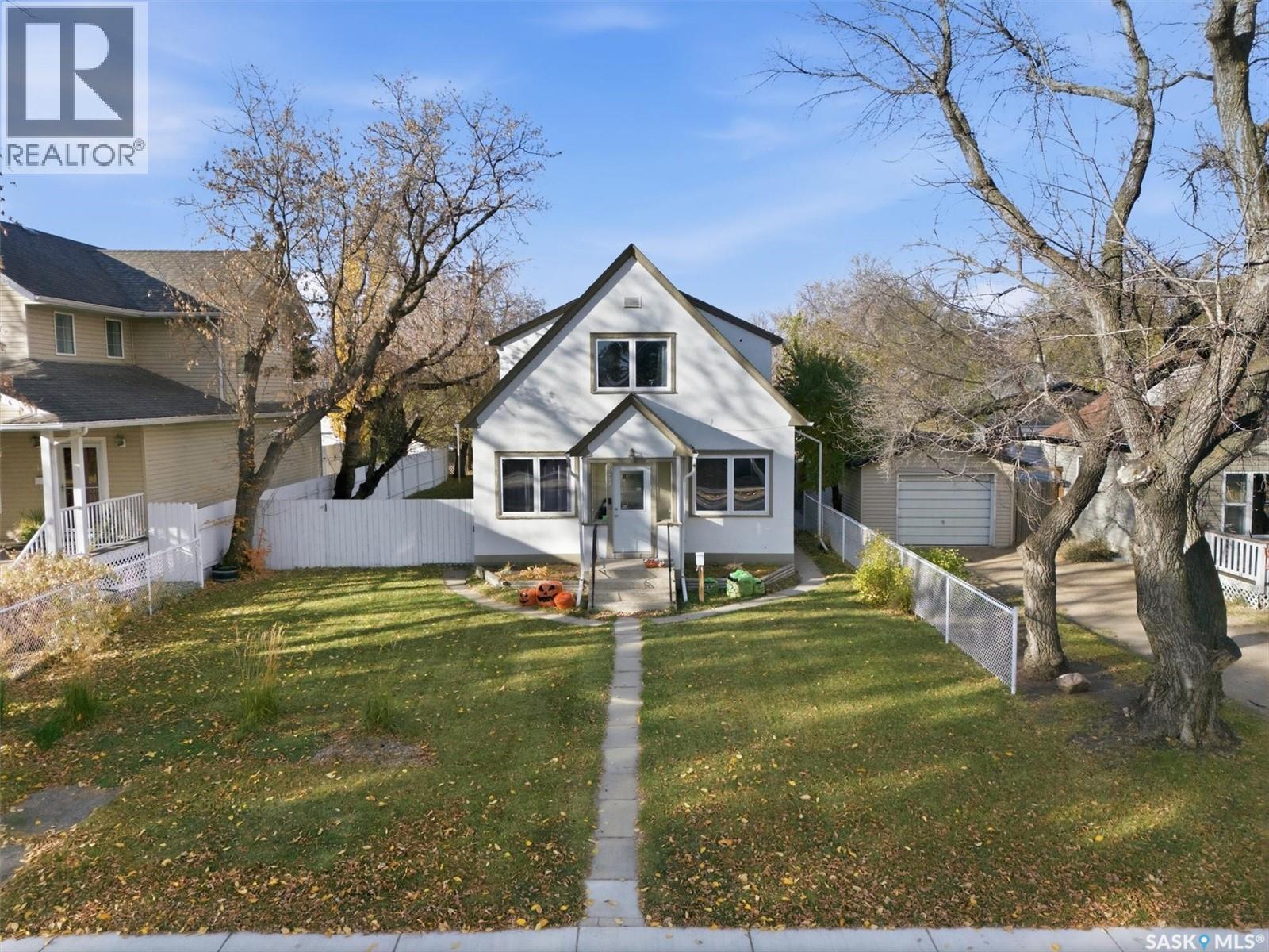 1413 Alexandra Avenue, Saskatoon, Saskatchewan  S7K 3B8 - Photo 2 - SK023730