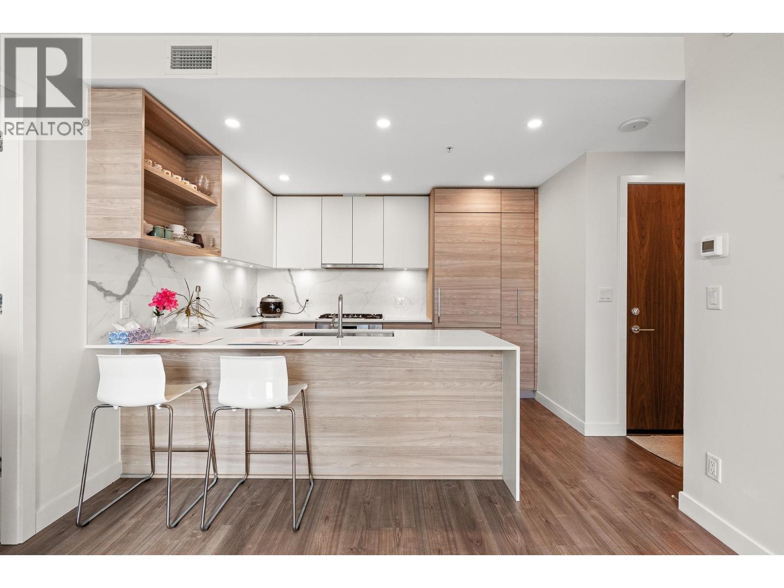 205 585 Austin Avenue, Coquitlam, British Columbia  V3K 0G6 - Photo 4 - R3066197