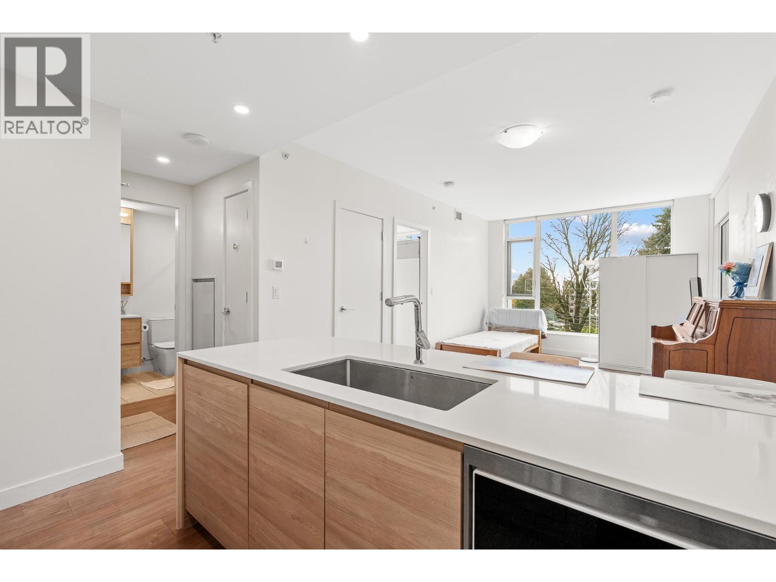 205 585 Austin Avenue, Coquitlam, British Columbia  V3K 0G6 - Photo 7 - R3066197