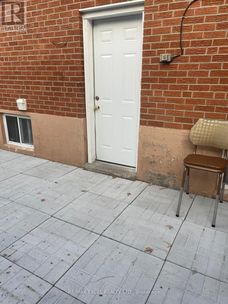 BACHLOR-BASEMENT - 387 CROSBY AVENUE, Richmond Hill, Ontario