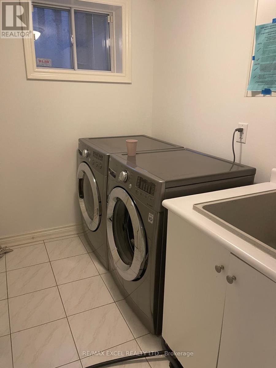 Bachlor-Basement - 387 Crosby Avenue, Richmond Hill, Ontario  L4C 2R8 - Photo 5 - N12531472