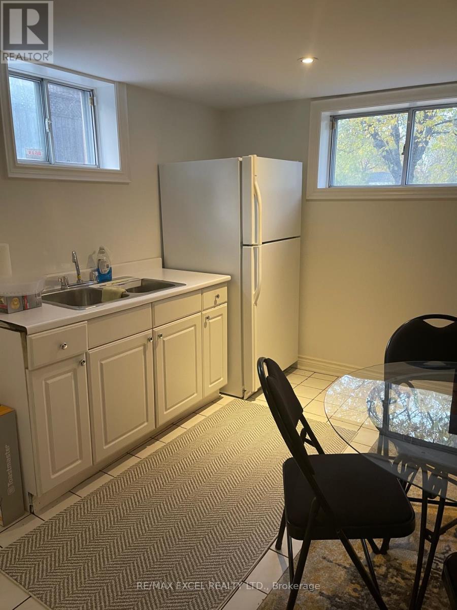 Bachlor-Basement - 387 Crosby Avenue, Richmond Hill, Ontario  L4C 2R8 - Photo 7 - N12531472