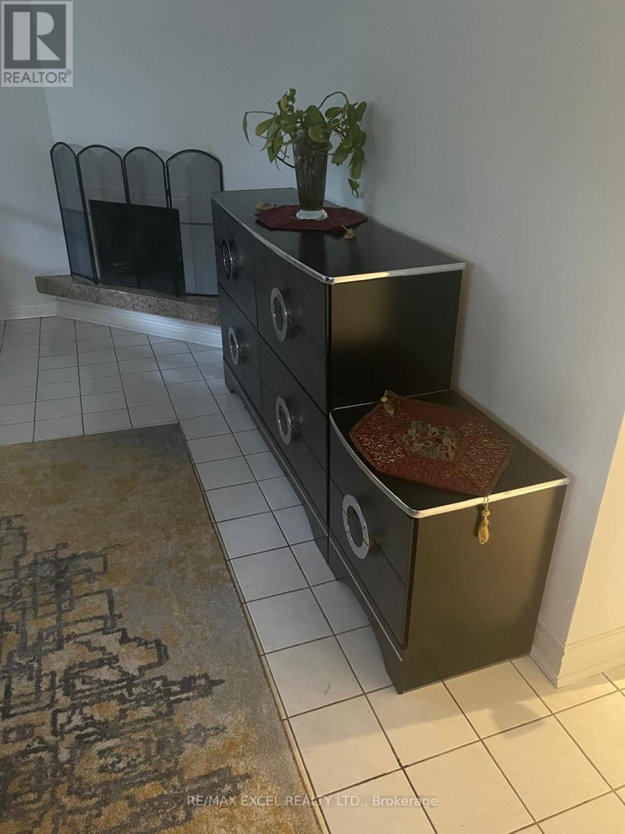 Bachlor-Basement - 387 Crosby Avenue, Richmond Hill, Ontario  L4C 2R8 - Photo 8 - N12531472