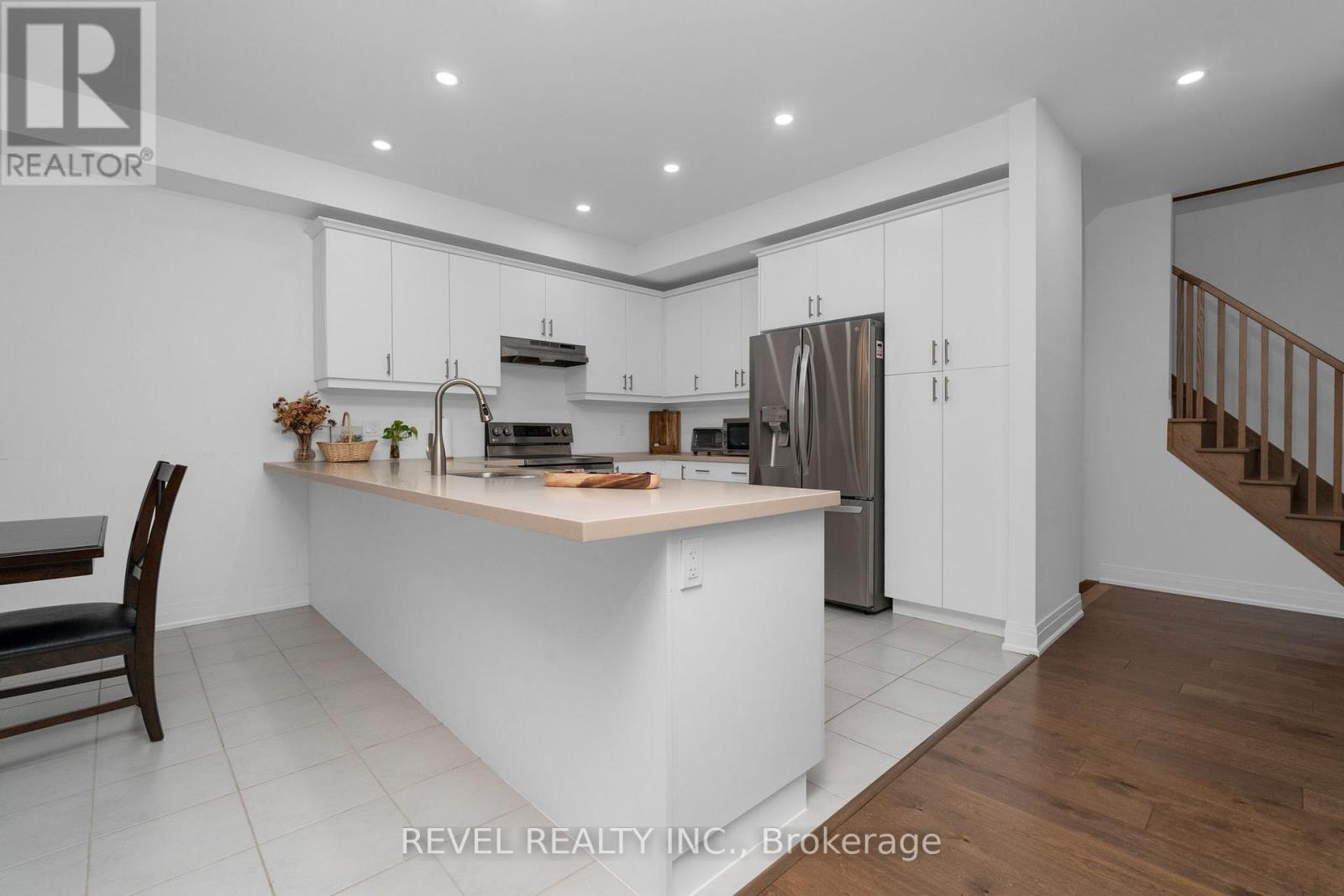 20 Paddington Grove E, Barrie, Ontario  L9J 0J3 - Photo 11 - S12531478