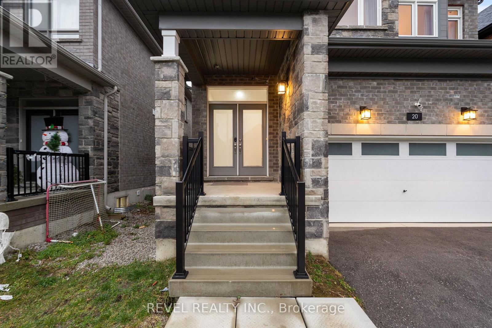 20 Paddington Grove E, Barrie, Ontario  L9J 0J3 - Photo 3 - S12531478