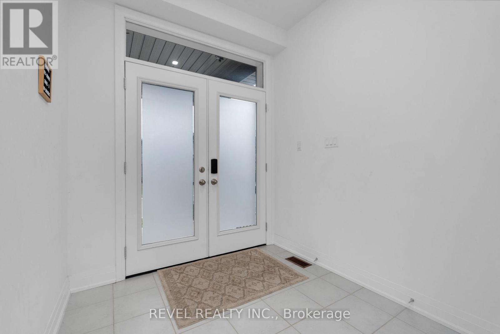 20 Paddington Grove E, Barrie, Ontario  L9J 0J3 - Photo 4 - S12531478