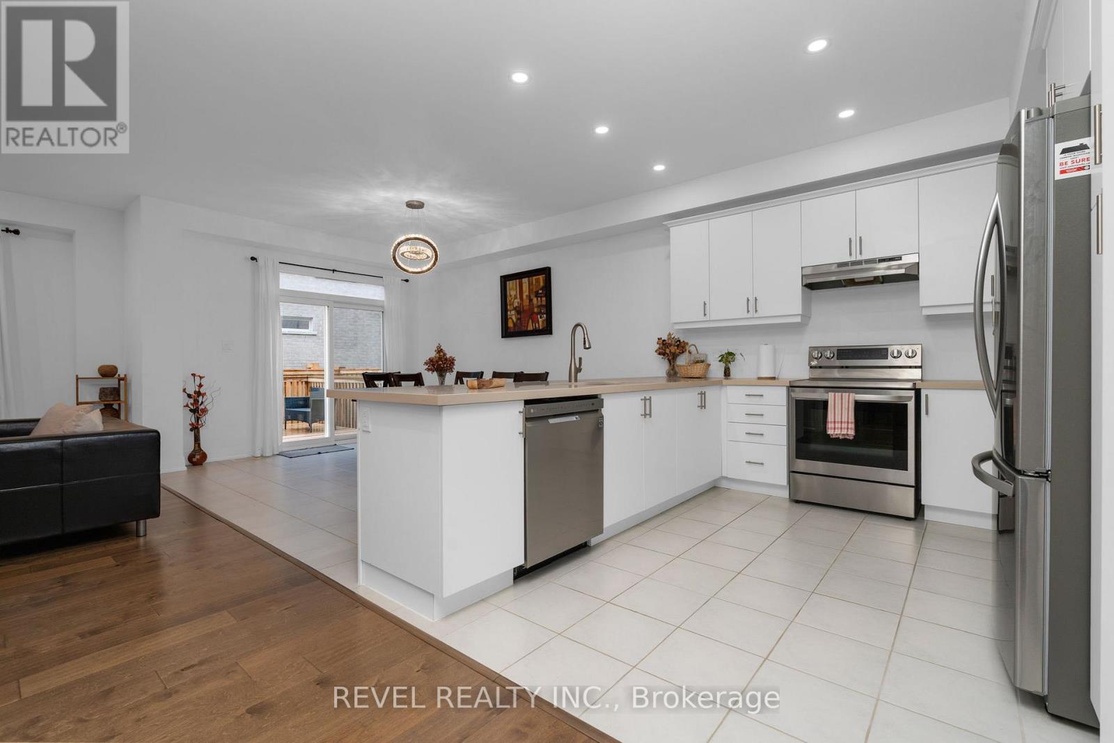 20 Paddington Grove E, Barrie, Ontario  L9J 0J3 - Photo 9 - S12531478