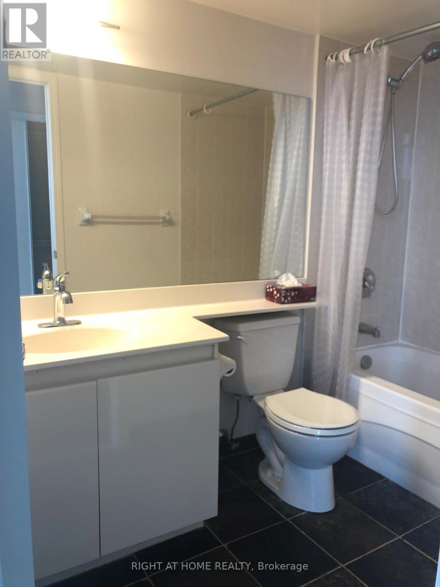 1002 - 228 Queens  Quay W, Toronto, Ontario  M5J 2X1 - Photo 11 - C12531506