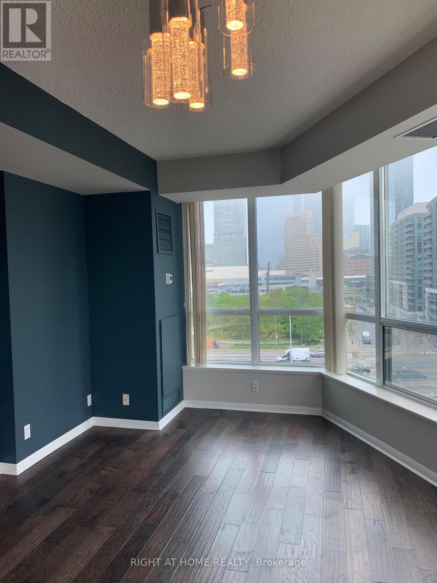 1002 - 228 Queens  Quay W, Toronto, Ontario  M5J 2X1 - Photo 12 - C12531506