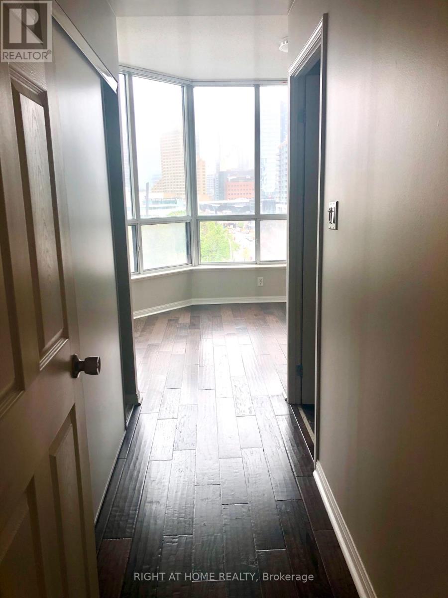 1002 - 228 Queens  Quay W, Toronto, Ontario  M5J 2X1 - Photo 13 - C12531506