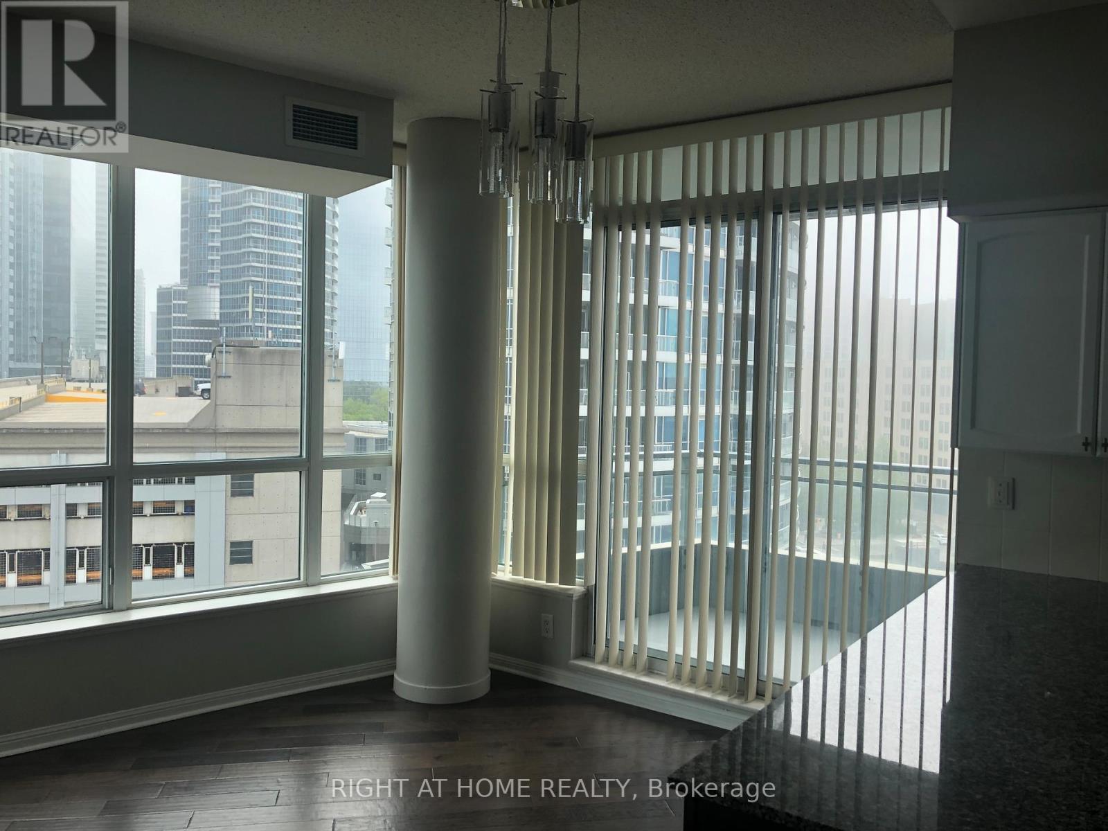 1002 - 228 Queens  Quay W, Toronto, Ontario  M5J 2X1 - Photo 14 - C12531506
