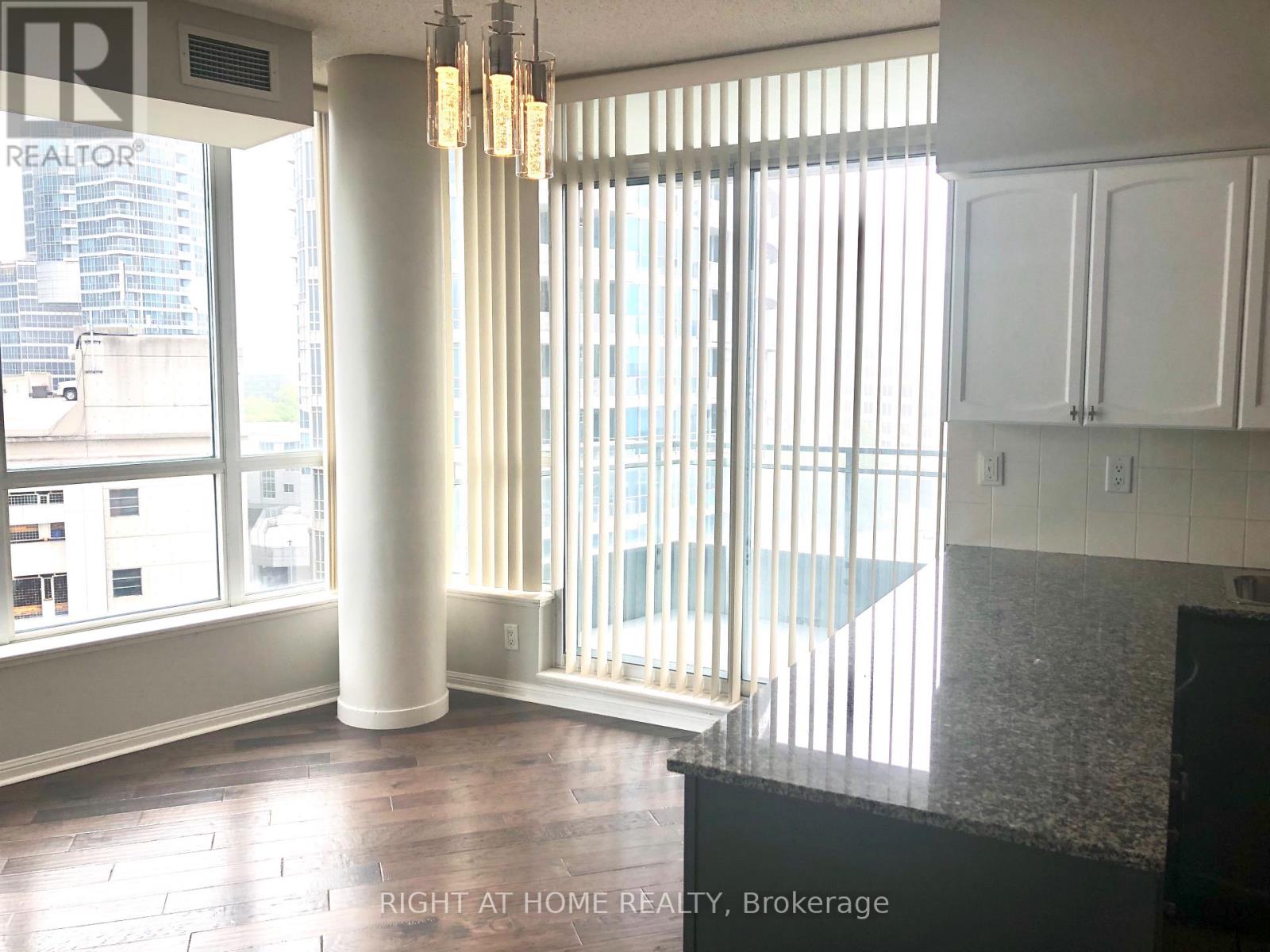 1002 - 228 Queens  Quay W, Toronto, Ontario  M5J 2X1 - Photo 15 - C12531506