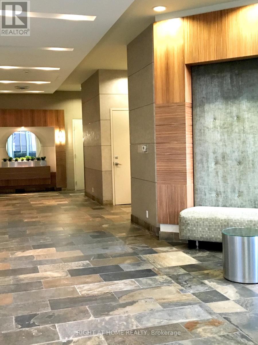 1002 - 228 Queens  Quay W, Toronto, Ontario  M5J 2X1 - Photo 17 - C12531506