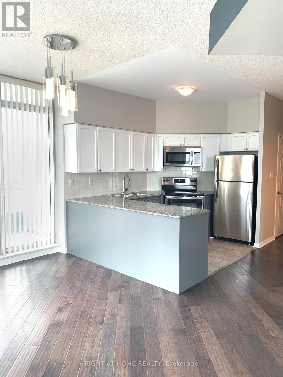 1002 - 228 Queens  Quay W, Toronto, Ontario  M5J 2X1 - Photo 2 - C12531506