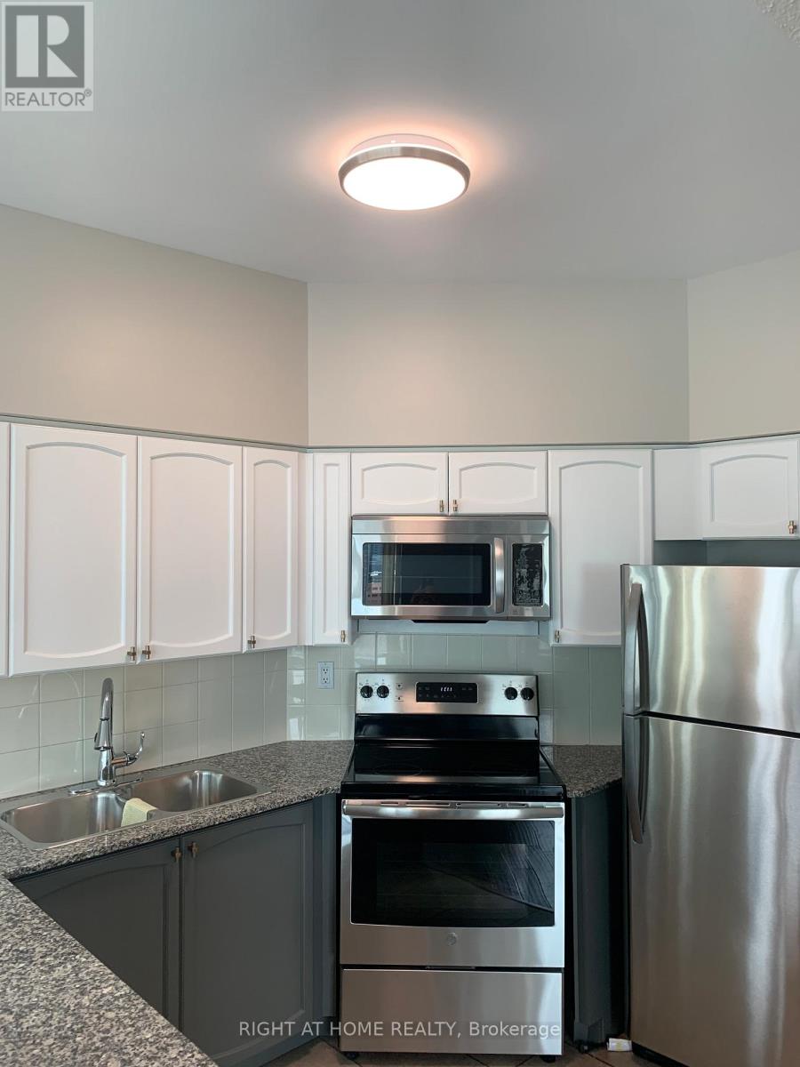 1002 - 228 Queens  Quay W, Toronto, Ontario  M5J 2X1 - Photo 3 - C12531506