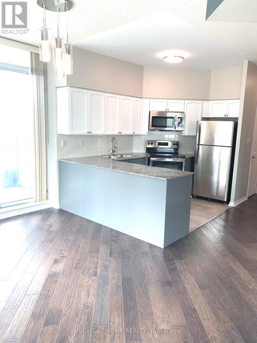 1002 - 228 Queens  Quay W, Toronto, Ontario  M5J 2X1 - Photo 4 - C12531506