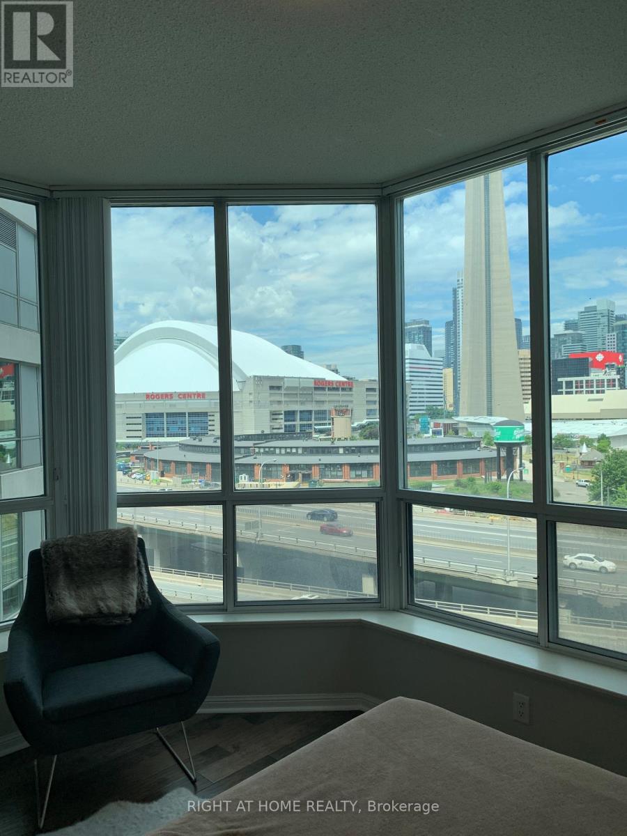 1002 - 228 Queens  Quay W, Toronto, Ontario  M5J 2X1 - Photo 9 - C12531506