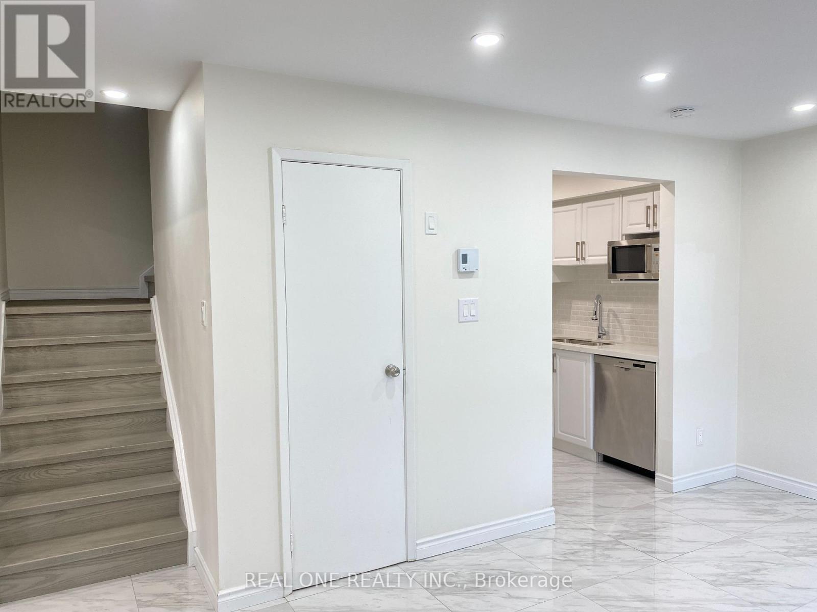 103 Rock Fern Way, Toronto, Ontario  M2J 4N3 - Photo 5 - C12531512