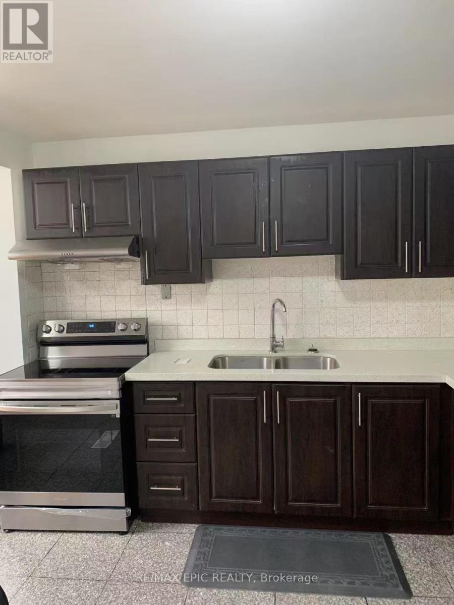 137 MARKHAM STREET, Toronto, Ontario