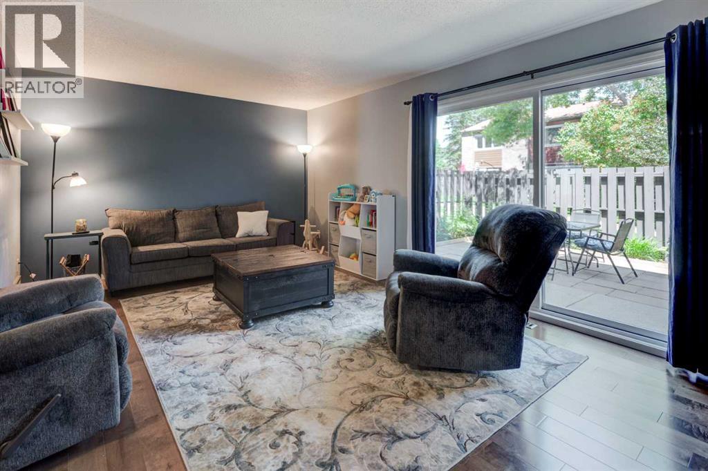 Property at 17, 210 86 Avenue SE image 3