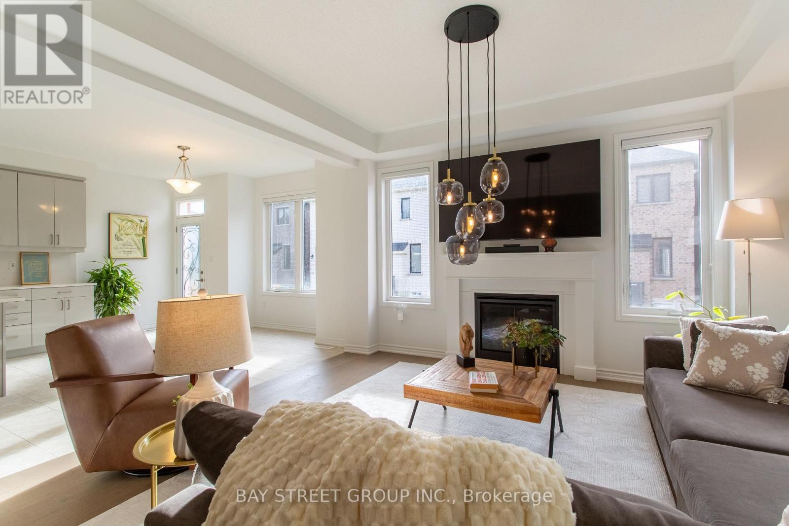 1409 Mockingbird Square, Pickering, Ontario  L1X 0N8 - Photo 3 - E12531524