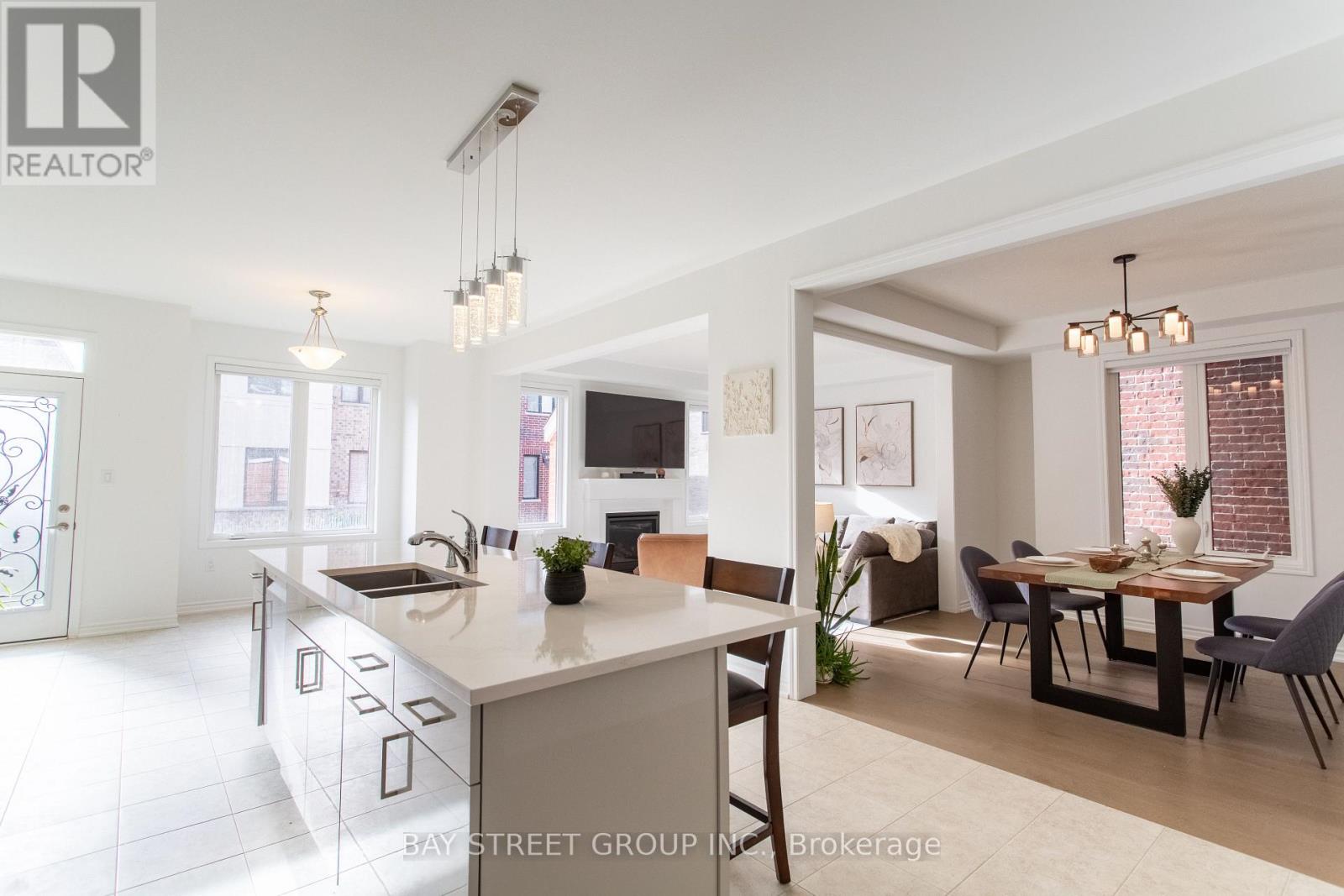 1409 Mockingbird Square, Pickering, Ontario  L1X 0N8 - Photo 7 - E12531524