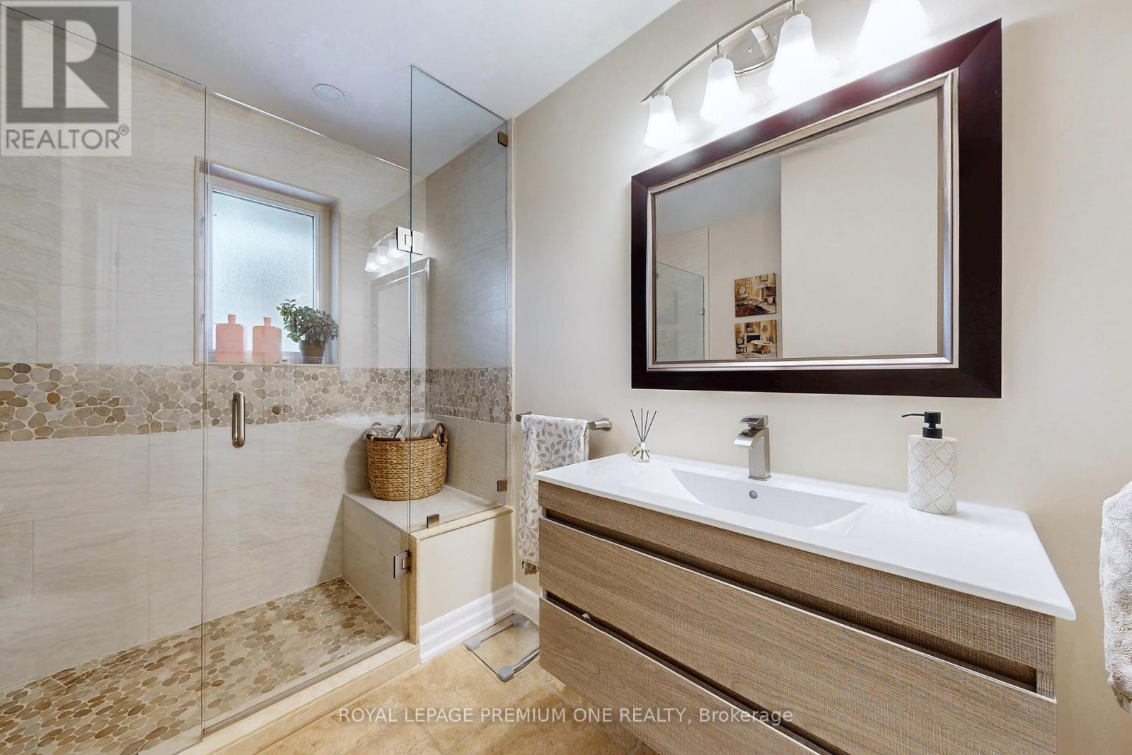 76 Alhart Drive, Toronto, Ontario  M9V 2N4 - Photo 13 - W12531486