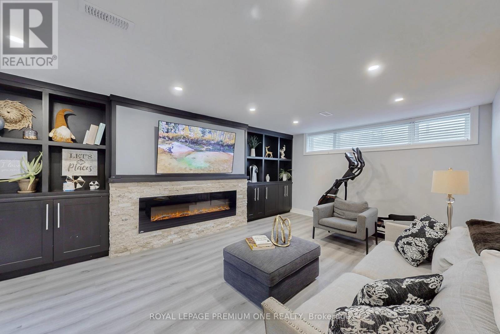 76 Alhart Drive, Toronto, Ontario  M9V 2N4 - Photo 15 - W12531486