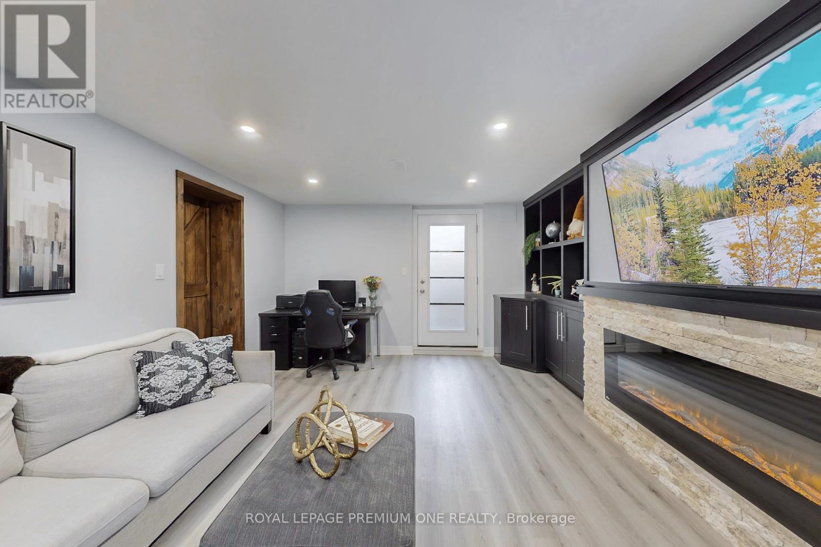 76 Alhart Drive, Toronto, Ontario  M9V 2N4 - Photo 16 - W12531486