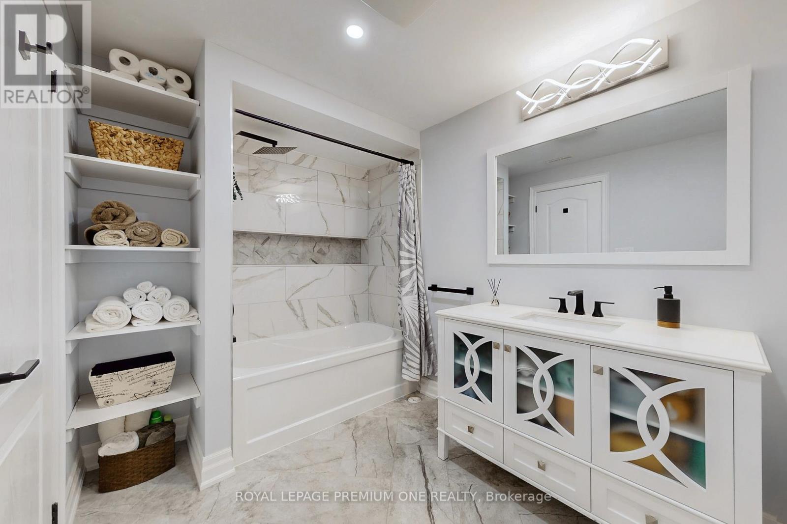 76 Alhart Drive, Toronto, Ontario  M9V 2N4 - Photo 18 - W12531486