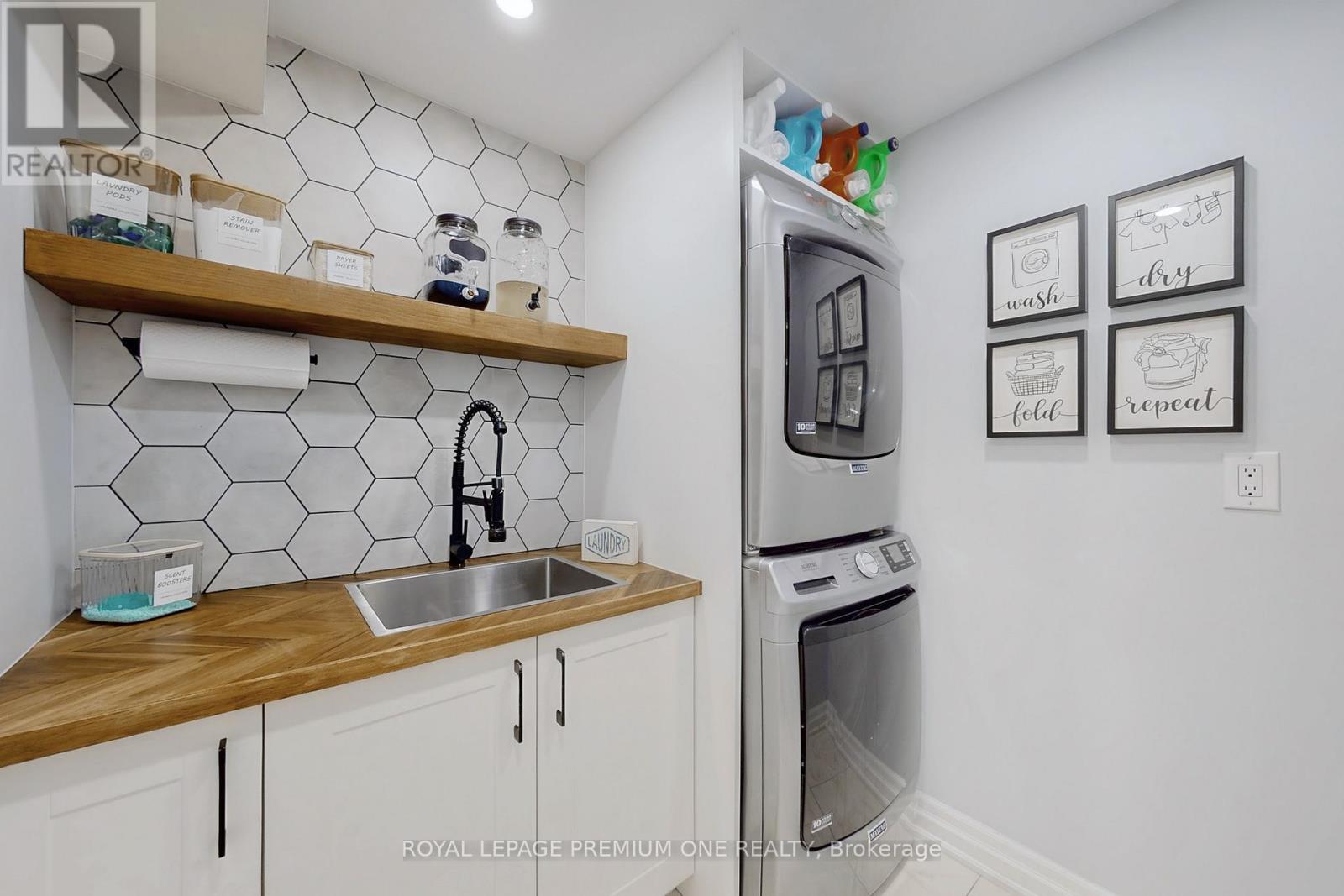 76 Alhart Drive, Toronto, Ontario  M9V 2N4 - Photo 21 - W12531486