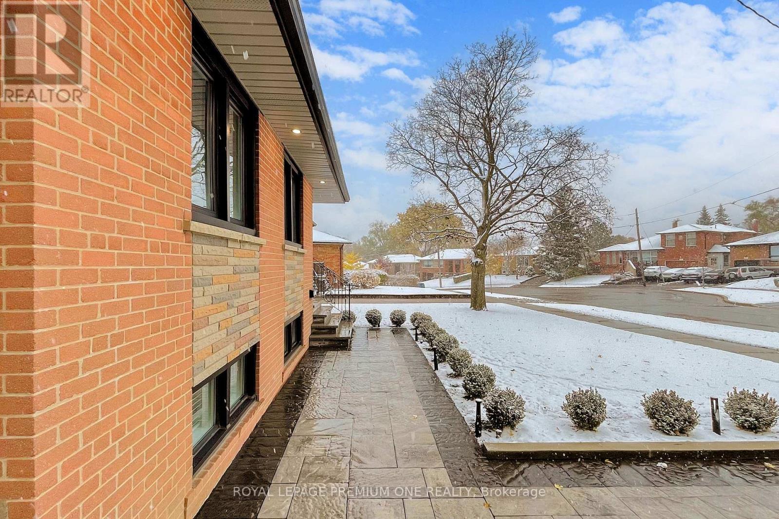 76 Alhart Drive, Toronto, Ontario  M9V 2N4 - Photo 3 - W12531486