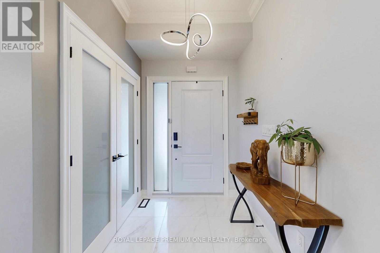 76 Alhart Drive, Toronto, Ontario  M9V 2N4 - Photo 4 - W12531486