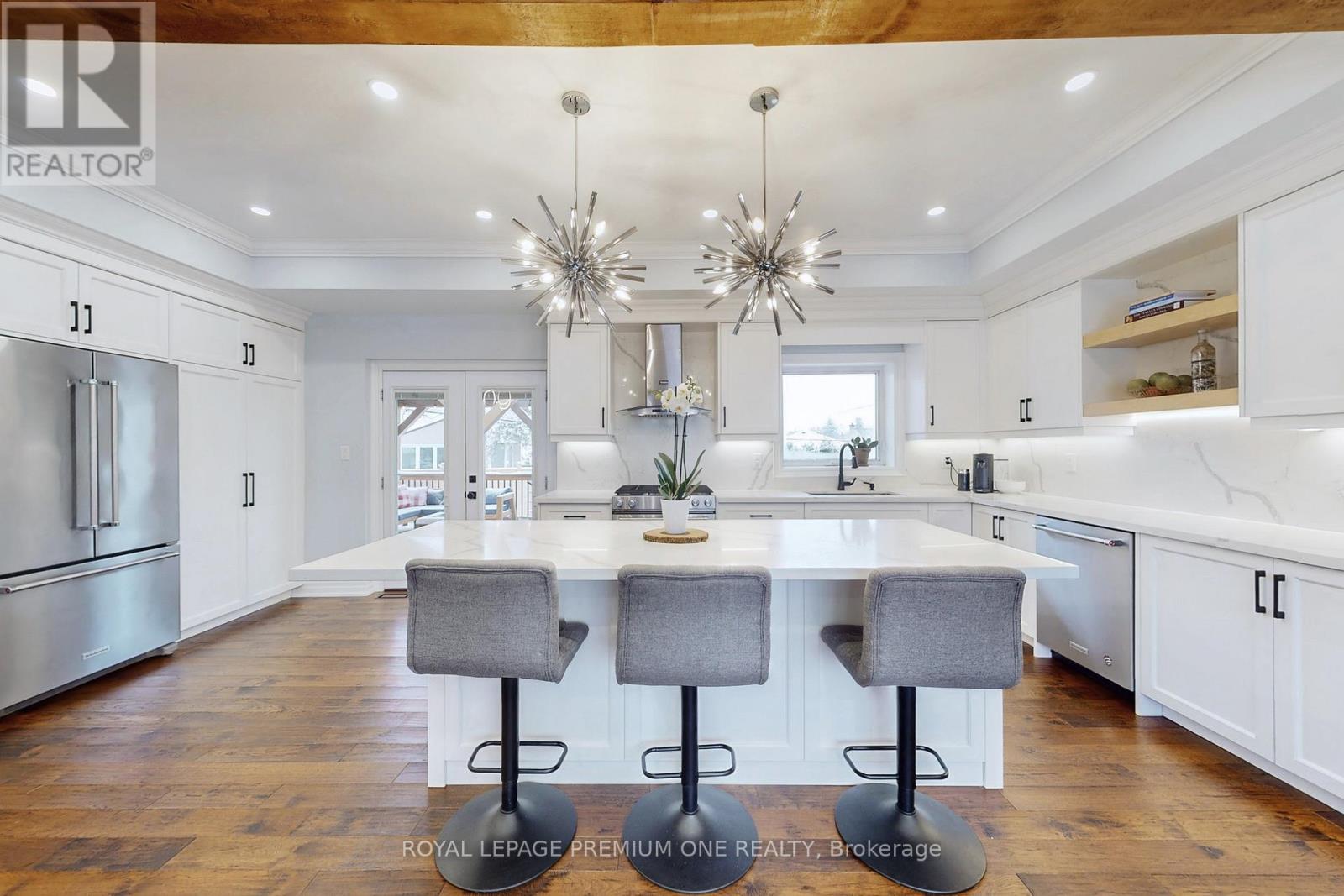 76 Alhart Drive, Toronto, Ontario  M9V 2N4 - Photo 6 - W12531486