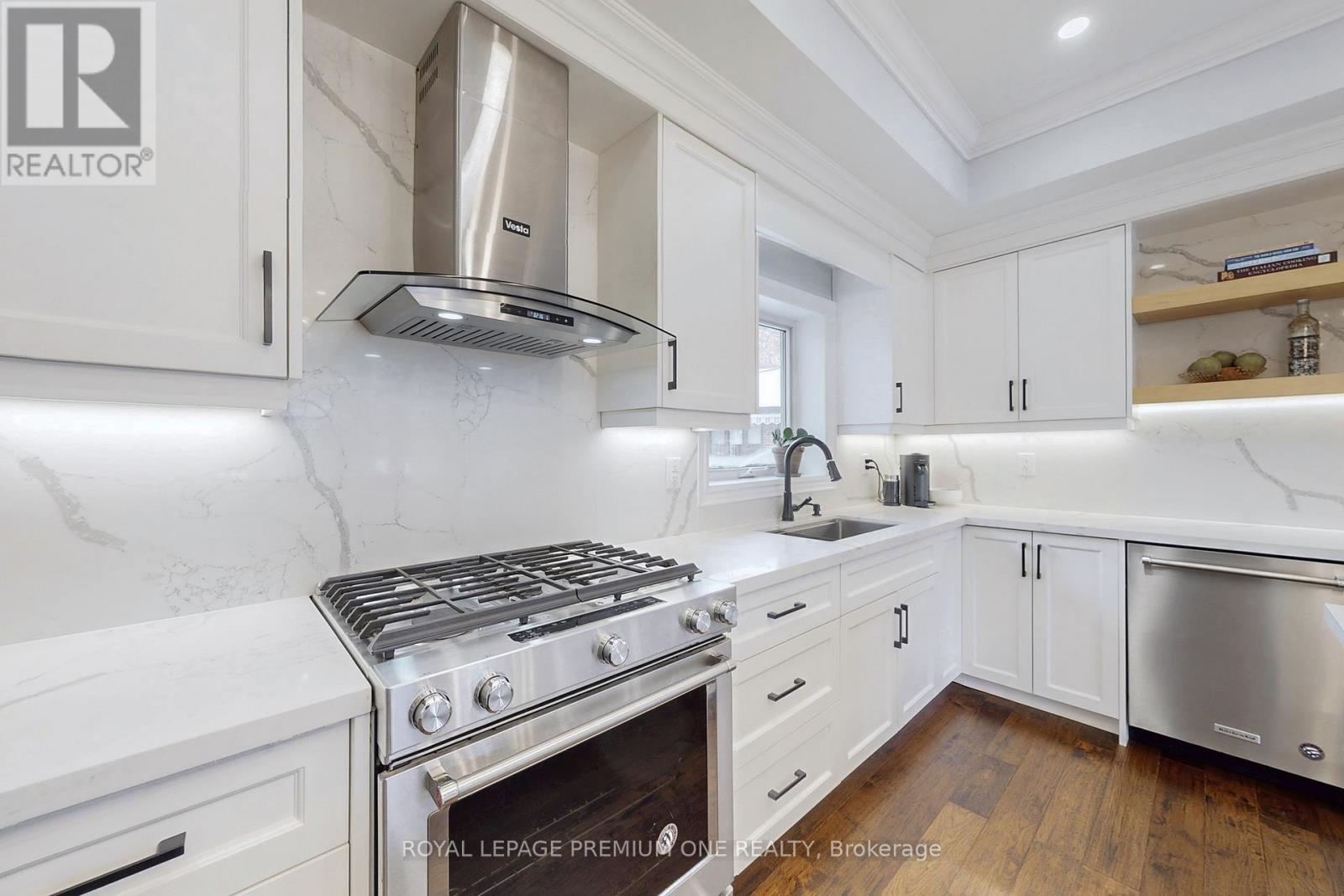 76 Alhart Drive, Toronto, Ontario  M9V 2N4 - Photo 7 - W12531486