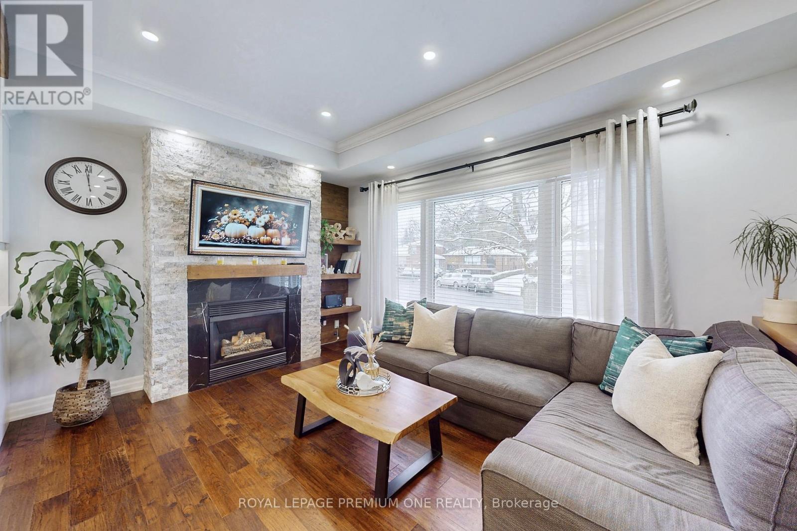 76 Alhart Drive, Toronto, Ontario  M9V 2N4 - Photo 9 - W12531486