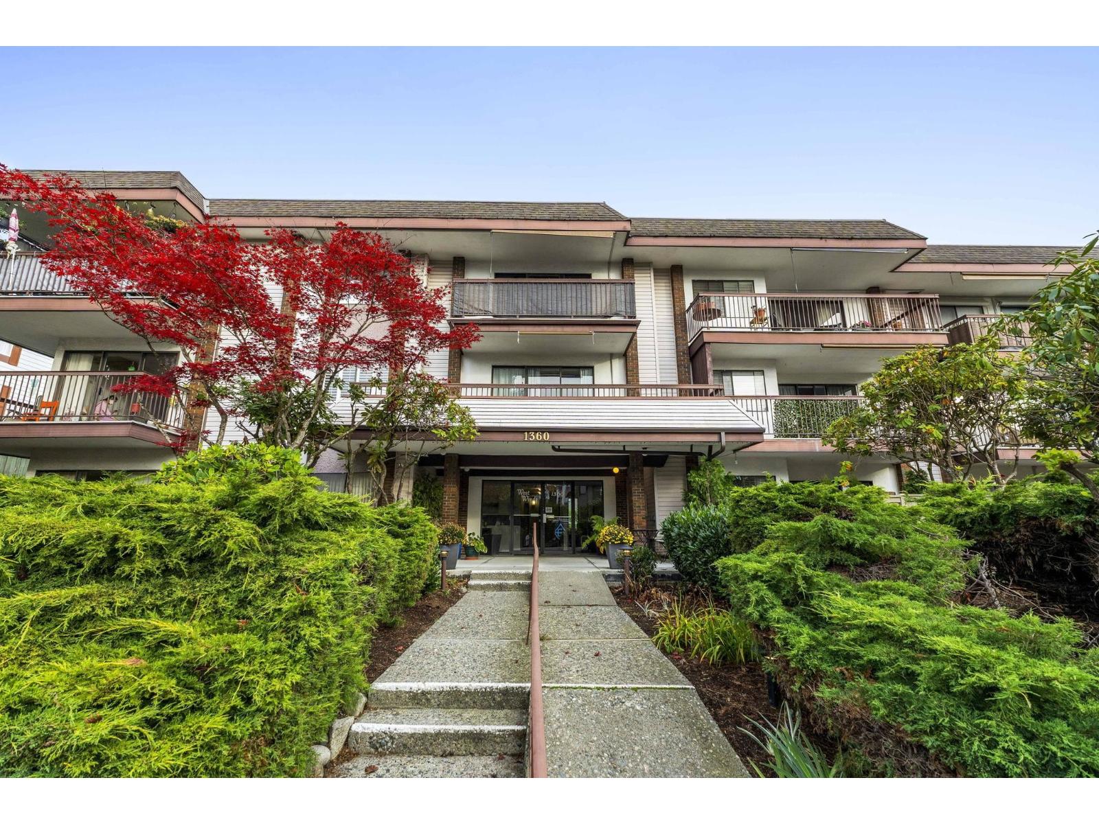 304 1360 MARTIN STREET, White Rock, British Columbia